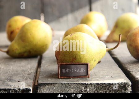 Ricette sane - tag con una iscrizione e pere Foto Stock