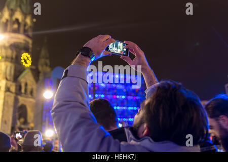 Berlino, Germania, operazione di polizia presso il mercatino di Natale sulla Breitscheidplatz Foto Stock