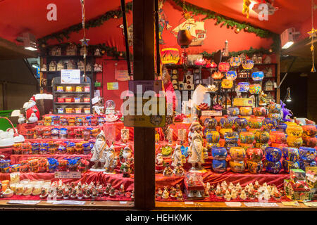 Pressione di stallo nell'annuale Mercato di Natale (Francoforte o stile tedesco) in Birmingham City Centre Regno Unito Foto Stock