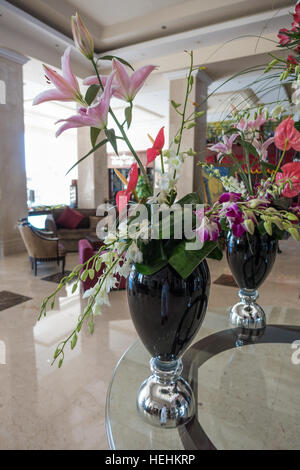 RIXOS Sharm el Sheik, in Egitto - 02 settembre 2015: splendidi fiori deliziosi in uno dei saloni dell'hotel Foto Stock