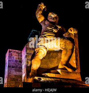 El Pipila statua notte stelle Guanajuato Messico. El Pipila è Juan Jose Martinez, un minatore, che ha guidato l'assalto contro il Fort/Granary a Guanajuato Foto Stock