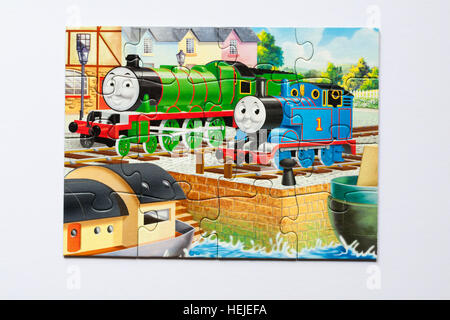 Thomas & Friends puzzle, uno dei 4 tell-a-story puzzle da Ravensburger isolati su sfondo bianco Foto Stock