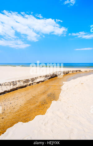 Plasnica estuario del fiume al Mar Baltico sulla spiaggia Debki, Polonia Foto Stock