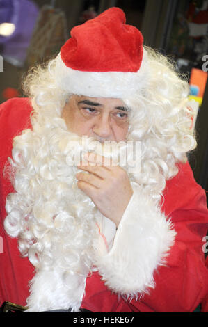 La Staten Island, NY, STATI UNITI D'AMERICA. Xxi Dec, 2016. Vincent Pastore vestiti da Babbo Natale durante i bambini contro il cancro Toy Drive a Staten Island deposito autobus nella città di New York il 21 dicembre 2016. © Dennis Van Tine/media/punzone Alamy Live News Foto Stock