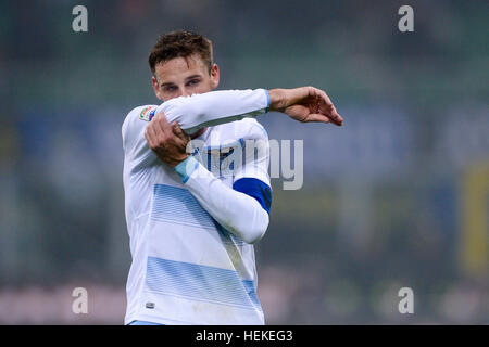 Milano, Italia. Xxi Dec, 2016. Lucas biglia di SS Lazio gesti durante la serie di una partita di calcio tra FC Internazionale e SS Lazio. FC Internazionale vince 3-0 su SS Lazio. Credito: Nicolò Campo/Alamy Live News Foto Stock