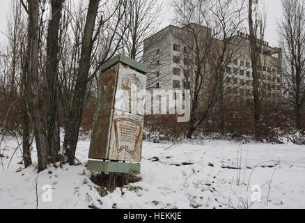 Kiev, Ucraina. 22 Dic, 2016. L'hotel occupa un edificio nella città deserta di pripjat, a due chilometri dalla centrale nucleare di Chernobyl, in Ucraina, il 22 dicembre 2016. L'esplosione dell'unità 4 della centrale nucleare di Chernobyl il 26 aprile 1986 è ancora considerato il più grande incidente di energia nucleare nella storia. © Serg Glovny/ZUMA filo/Alamy Live News Foto Stock