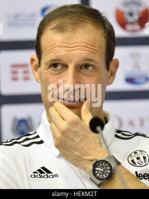 161223) -- DOHA, Dic 23, 2016 (Xinhua) -- AC Milan capitano italiano e il  difensore Ignazio Abate parla durante una conferenza stampa prima di una  sessione di formazione di Al Sadd stadium