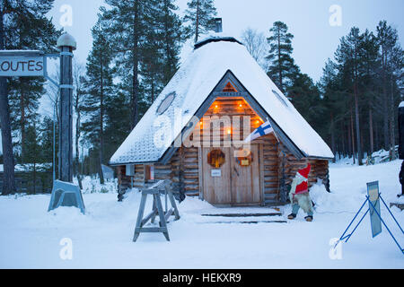 Salla, Finlandia. 24 dicembre, 2016. Temperature si situava attorno a -5 gradi centigradi nella Salla, Finand questa mattina, sabato 24 dicembre. Credito: Chris Stevenson/Alamy Live News Foto Stock