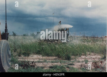 US-Army-APC-irrorazione Agent-Orange in Vietnam Foto Stock