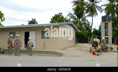 Un militari USA-costruito clinica medica a Palo Alto, Repubblica Dominicana, era tra gli edifici costruiti in Barahona provincia come parte della joint-esercizio militare "oltre l'orizzonte 2014. " Repubblica Dominicana di quinta brigata di fanteria, di stanza a Barahona, e il 1 ° brigata di fanteria, di stanza a Santo Domingo, nonché rappresentanti militari provenienti da Canada, Cile, Brasile, Colombia e Perù erano anche attivamente coinvolti nella missione. Task Force Larimar costruisce le cliniche e le aule 140619-A-UQ307-429 Foto Stock