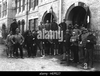 Un gruppo di uomini di segnale in Cina. Ca. 1900. (Esercito) Data esatta Shot NARA sconosciuto file #: 111-RB-3659 guerra & CONFLITTO PRENOTA #: 328 US Army Signal Corps in Cina 1900 HD-SN-99-01987 Foto Stock