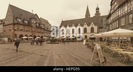 La piazza del mercato di Goslar, Bassa Sassonia, Germania. Foto Stock