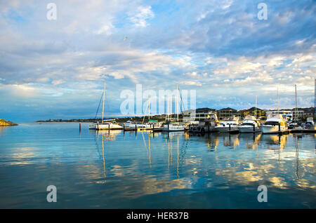 Barche ormeggiate nel porto turistico, Mindarie, Perth, Australia occidentale, Australia Foto Stock