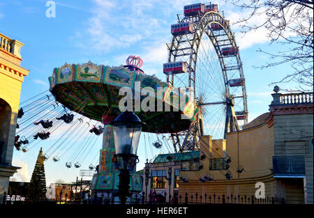 L'iconica ruota panoramica gigante nel parco divertimenti Prater di Vienna a Leopoldstad, Vienna (Wien) Austria Foto Stock