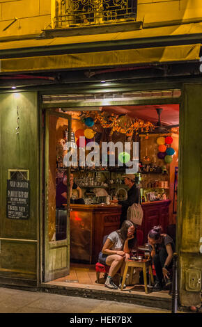 Bar les etages night shot Foto Stock