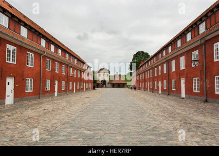 Il C17th righe di custodia rossa o caserma all'interno del Kastellet in Copenhagen Foto Stock