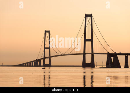 Grande ponte della cinghia, sera Storebaeltsbroen, grande nastro stretto, Korsør, Slagelse comune, Danimarca Foto Stock