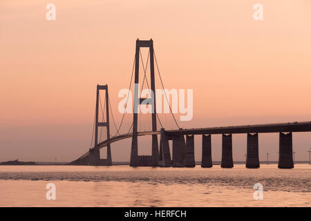 Grande ponte della cinghia, sera Storebaeltsbroen, grande nastro stretto, Korsør, Slagelse comune, Danimarca Foto Stock