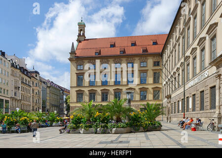 Old Academy, pedoni, Neuhauser Strasse, Monaco di Baviera, Baviera, Baviera, Germania Foto Stock