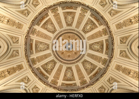 Multipiano cupola dell'edificio centrale, il Museo di Storia Naturale, aperto nel 1889, Vienna, Austria Foto Stock