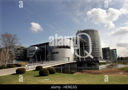 Glaeserne Manufaktur, trasparente, fabbrica VW moderna o Volkswagen automobile impianto di produzione a Dresda in Sassonia, Germania Foto Stock