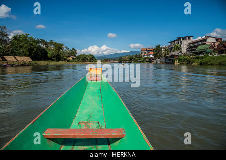 Canoa a Vang Vieng sul Nam Song River Foto Stock