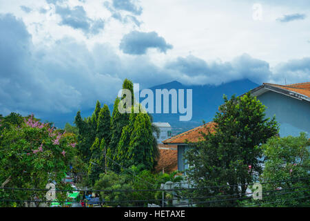 Vista del monte Salak in Bogor java indonesia Foto Stock