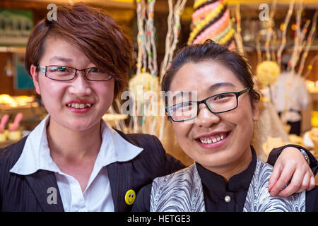 Il personale al cinese hotel, Yinchuan, Ningxia, Cina Foto Stock