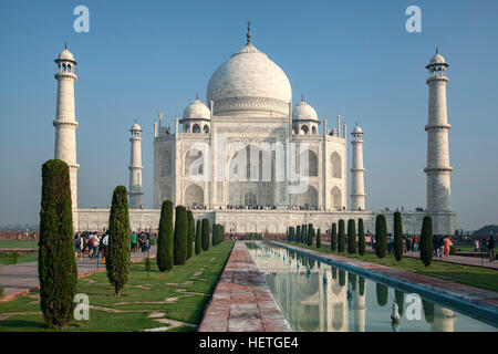 Taj Mahal e riflettendo piscina, Agra, Uttar Pradesh, India Foto Stock