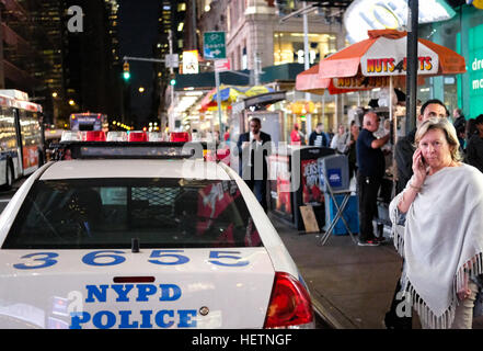 NYPD frequentando un crimine Foto Stock