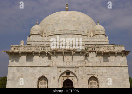 Antica tomba islamica di Hoshang Shah in una fortezza collinare di Mandu in Madya Pradesh, India. Foto Stock