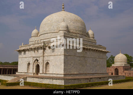 Antica tomba islamica di Hoshang Shah in una fortezza collinare di Mandu in Madya Pradesh, India. Foto Stock