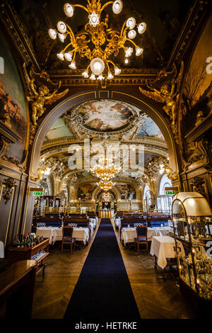 Famoso ristorante Le Train Bleu presso la stazione Gare de Lyon a Parigi Foto Stock