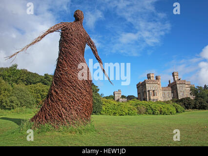 Stornoway Isola di Lewis - Wicker Woman nei terreni del Castello di Stornoway, NW Scozia, Regno Unito Foto Stock