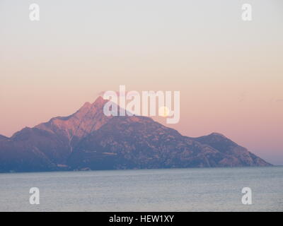 Tramonto sul Monte Athos in Grecia CALCIDICA Foto Stock