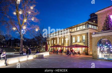 Duke of York Square Chelsea Londra UK notturne Foto Stock