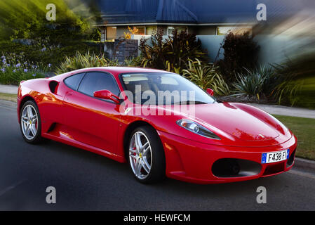 La Ferrari F430, prodotta tra il 2004 e il 2009, è una Grand Tourer ad alte prestazioni dotata di un motore V8 da 4,3 litri. Disegnato da Frank Stephenson presso Pininfarina, era disponibile sia in versione Berlinetta che Spider. La vettura offre una configurazione con motore posteriore centrale e trazione posteriore ed è dotata di cambio manuale ed elettroidraulico. Foto Stock
