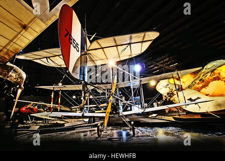 Omaka Aviation Heritage Centre ospita una visualizzazione simile a nessun altro e non devi essere un appassionato di aviazione a godere di esso! Storie umane dalla Grande Guerra prende vita in un trattamento teatrale che è innovativa e Etrich Taube Dogfightvisually sorprendenti. Accattivante raffigurano scene del velivolo in contesto alcune ricreando gli incidenti reali. I rari cimeli è degno di qualsiasi raccolta nazionale e varia da bellissimi "trench art' attraverso oggetti personali appartenenti al famoso Barone Rosso se stesso. Foto Stock