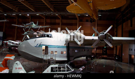 Il Solent è un Mark IV flying boat ed è unico nel suo genere a sinistra nel mondo. Solent imbarcazioni battenti sono più noti in Nuova Zelanda per erogare i turisti lungo la "Via dei Coralli' a Figi, Samoa, Isole Cook, Tonga e Tahiti, ma erano tutti ritirati dal servizio da settembre 1960. Il Solent subirà una speciale restauro e progetto di conservazione per i prossimi dodici mesi mentre è undercover in MOTAT aviazione della sala di visualizzazione. Foto Stock