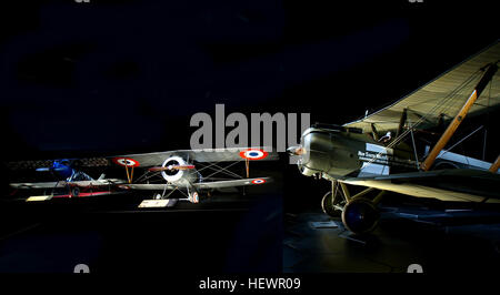 La mostra Knights of the Sky presso l'Omaka Aviation Heritage Centre presenta una collezione di aerei, manufatti e cimeli della prima guerra mondiale curata da Sir Peter Jackson. La mostra riporta in vita la storia dell'aviazione durante la grande Guerra, con incredibili effetti visivi e oggetti rari in mostra. Foto Stock