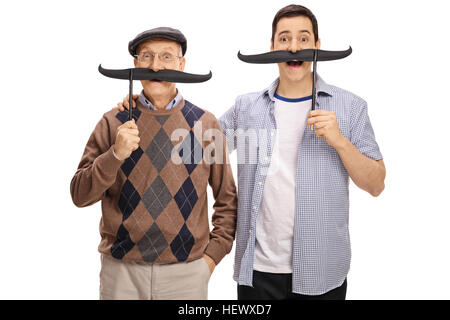 Felice giovane uomo con i baffi finti Foto stock - Alamy