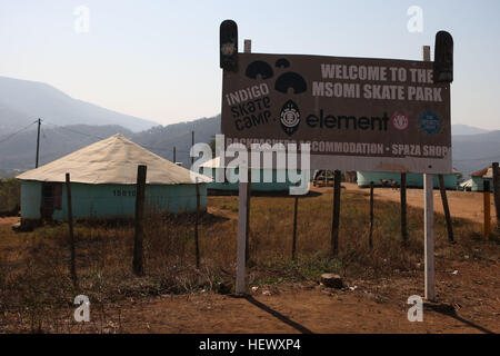 DURBAN, Sud Africa - martedì 8 giugno : GV Laureus World Sports Academy stati e pattinaggio legend Tony Hawk è visitare la Indigo Skate Camp vicino a D Foto Stock