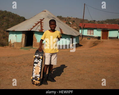 DURBAN, Sud Africa - martedì 8 giugno : GV Laureus World Sports Academy stati e pattinaggio legend Tony Hawk è visitare la Indigo Skate Camp vicino a D Foto Stock