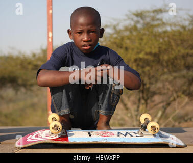 DURBAN, Sud Africa - martedì 8 giugno : GV Laureus World Sports Academy stati e pattinaggio legend Tony Hawk è visitare la Indigo Skate Camp vicino a D Foto Stock