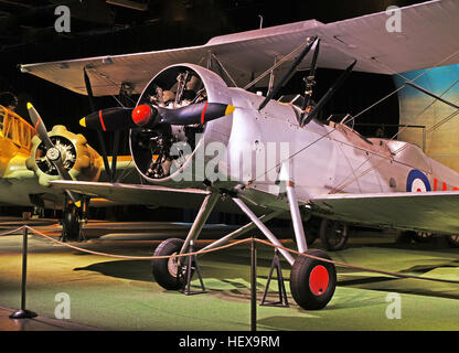 L'Avro 626 è un unico bimotore biplano britannico trainer velivoli prodotti da Avro durante l'inter periodo di guerra. Wikipedia la velocità massima: 180 km/h Lunghezza: 8,08 m di apertura alare: 10 m prima di volo: 1930 pensionati: 1945 Produttore: Avro Designer: Roy Chadwick Foto Stock