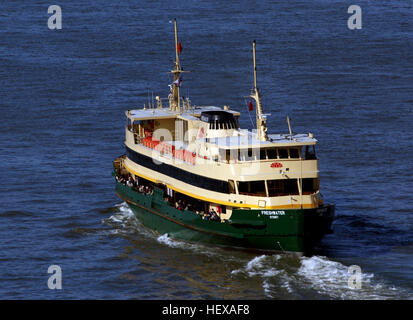 Acqua dolce MV è la nave di piombo di quattro classi di acqua dolce ferries[1] che operano il Manly servizio di traghetti tra Circular Quay e virile sul Porto di Sydney. Il traghetto è di proprietà del governo del Nuovo Galles del Sud e azionato dalla città di porto traghetti. Esso è chiamato dopo la spiaggia di acqua dolce su Sydney spiagge del nord. Foto Stock