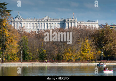 Palazzo Reale visto da Casa de Campo. Madrid, Spagna. Foto Stock