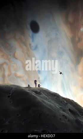 Amalthea è una luna di Giove, il terzo più vicino al pianeta a 181365 km (circa 2.6 Giove raggi dal centro del pianeta). A soli 250 km attraverso nel suo punto più largo è la sua forma non sferica - Amalthea è piccolo, è probabile che un asteroide catturato. Questa immagine raffigura un potenziale esplorazione parte sulla superficie di Amalthea. Da lì il globo di Giove si estende un incredibile 46 i gradi di arco attraverso il cielo. L'ovale scuro visto sullo sfondo di Giove è l'ombra proiettata dal suo luna Io. Foto Stock