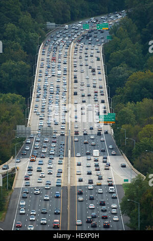 Stati Uniti d'America, Washington D.C., fotografia aerea del traffico sulla Interstate 495 Foto Stock