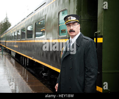 Polar Express Christmas treno conduttore Rob Payette presso la West Coast Railway Park. Squamish BC, Canada Foto Stock